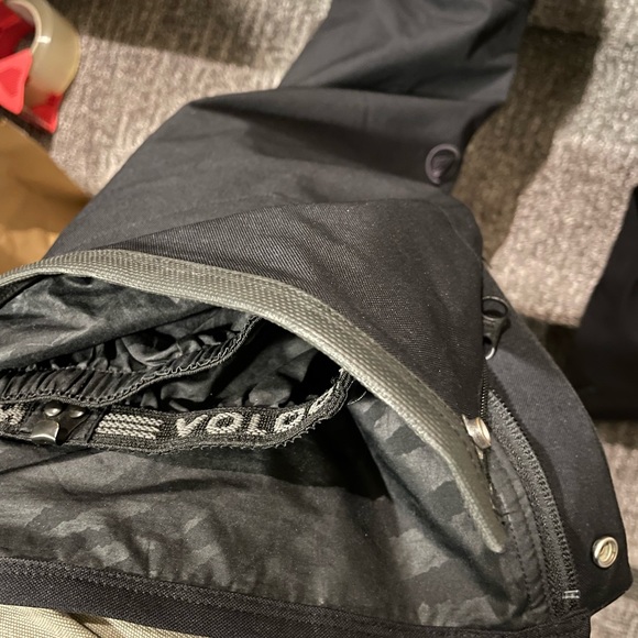 Volcom Women’s M Ski Pants - Picture 6 of 8